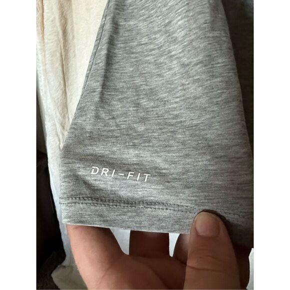 Nike Give Every Thing Grey T-Shirt Kids Size Large - Picture 3 of 5